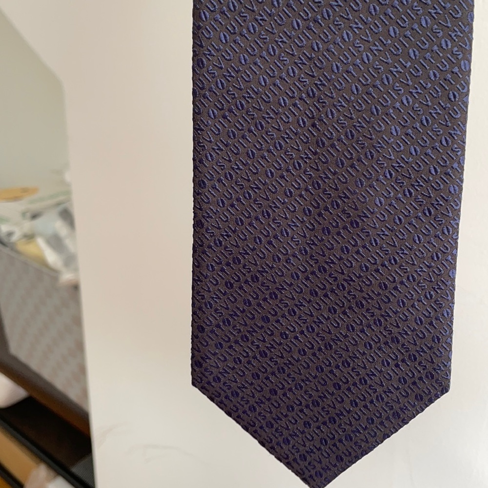 louis vuitton navy print logo tie